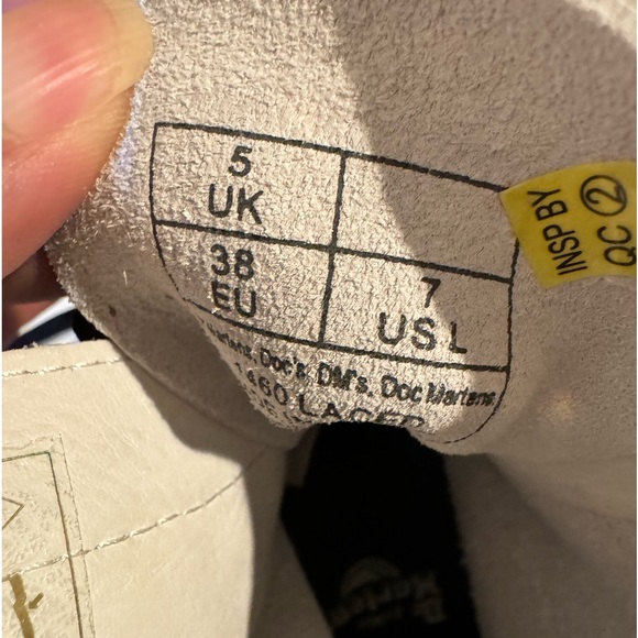 Dr. Marten’s 1460 Virginia Pebbled Leather Laced Boots White Women’s Siz… - Picture 12 of 12